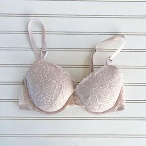 Victoria’s Secret lace bra Size 34 B/C